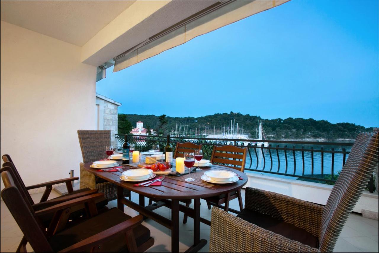 Golden View Luxury Apartment Maslinica Esterno foto