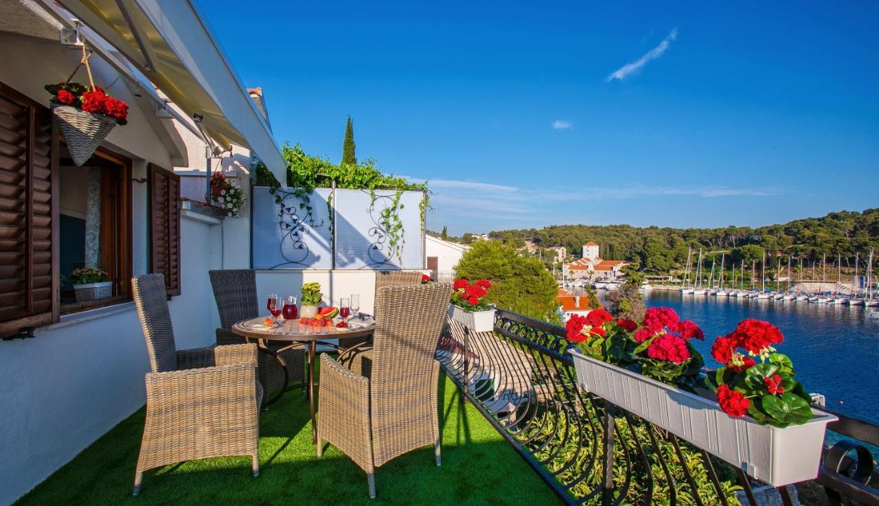 Golden View Luxury Apartment Maslinica Esterno foto