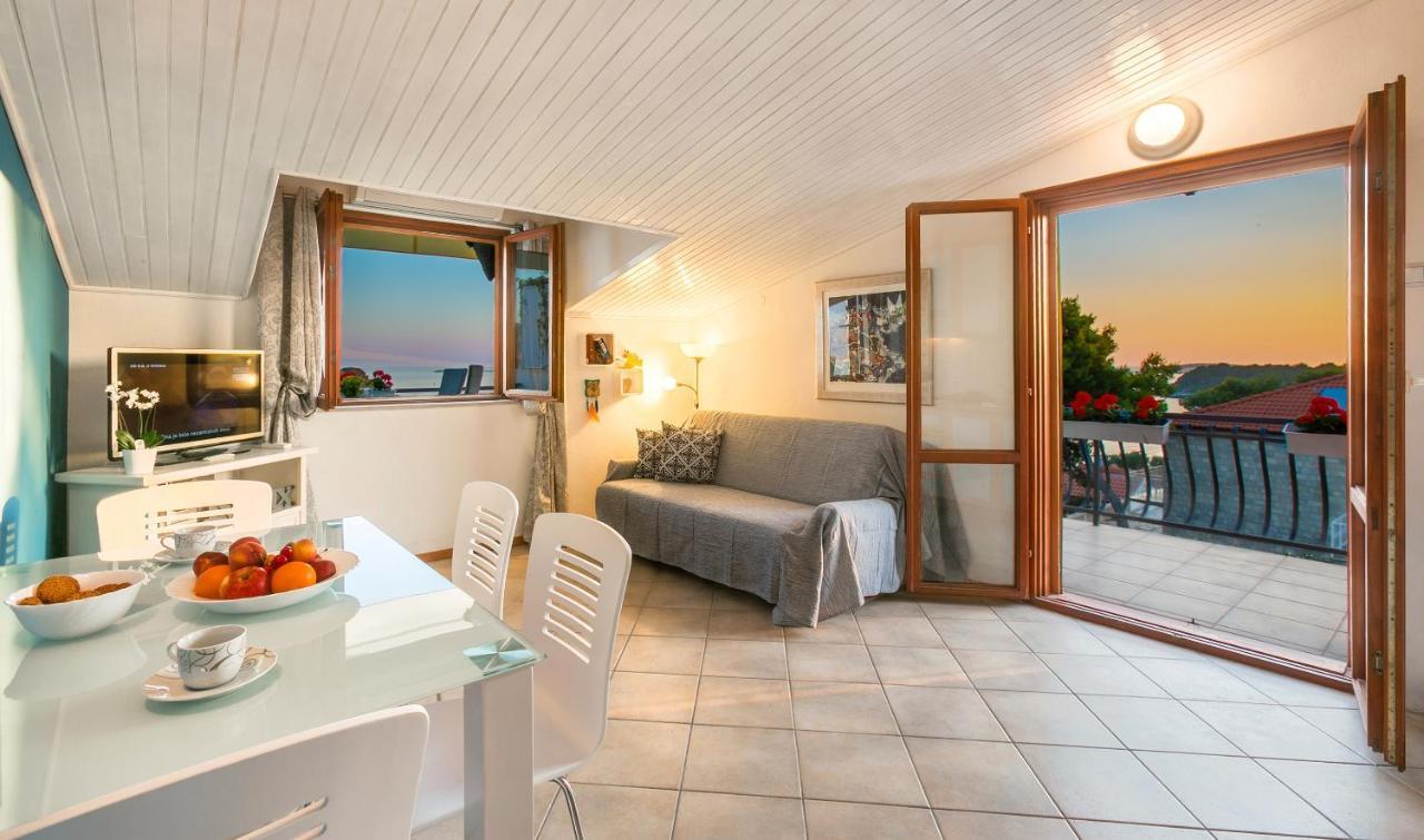 Golden View Luxury Apartment Maslinica Esterno foto